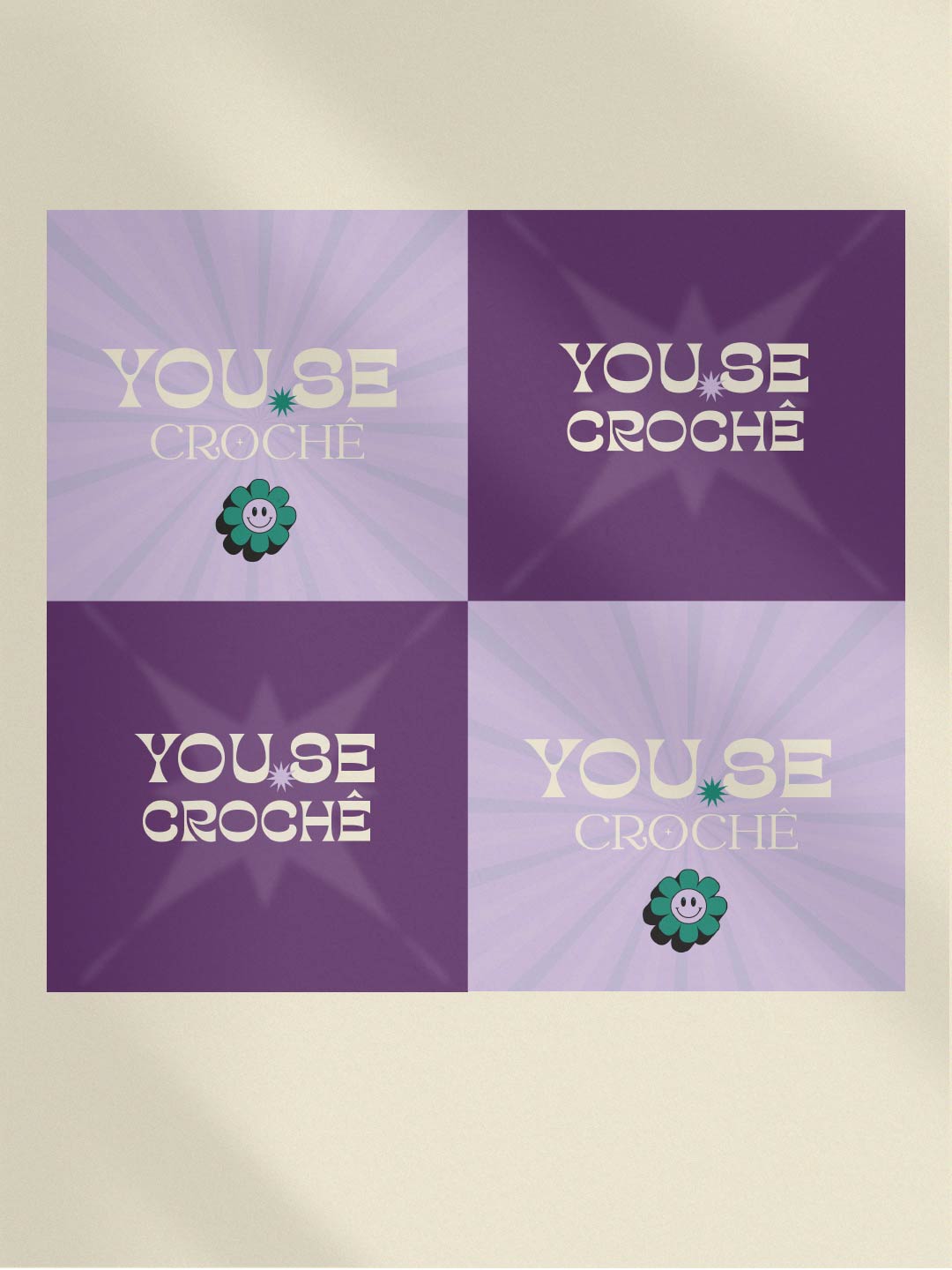 Variações do logotipo Youse Crochê em fundos lilás e roxo com símbolo de flor sorridente